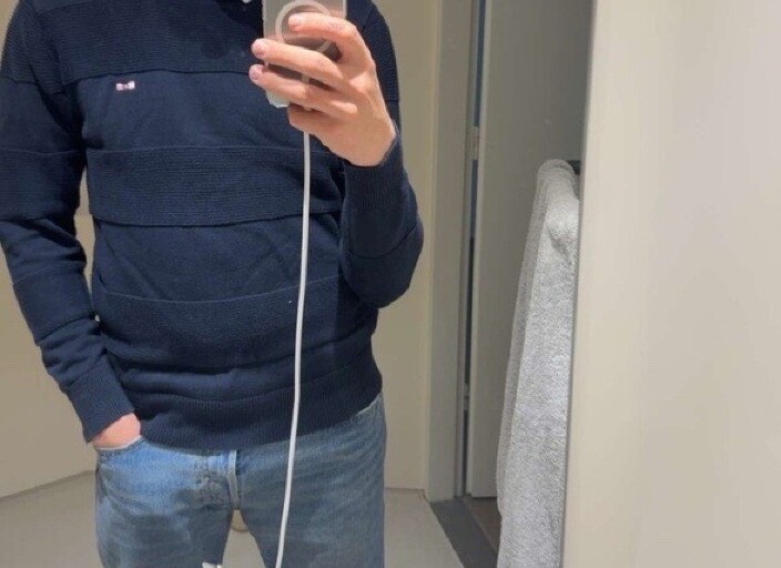 Jeune homme plutôt curieux !