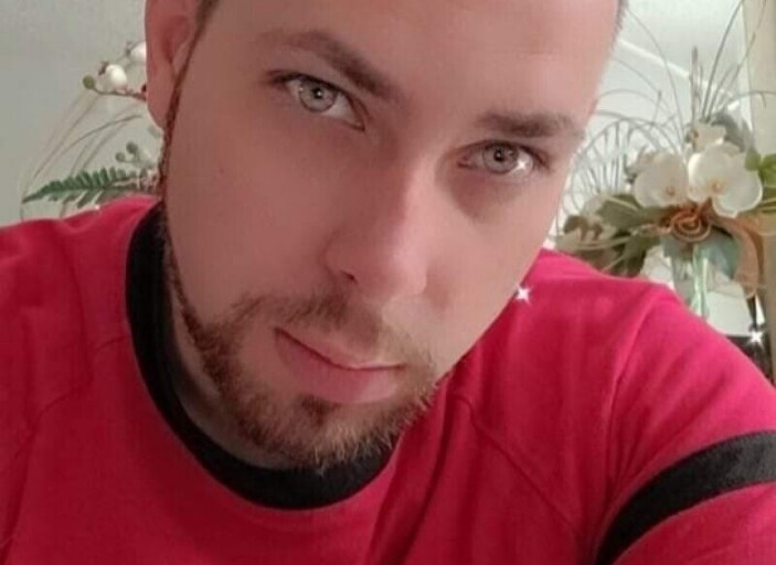 je suis du genre timide donc venez papoter bonne j.