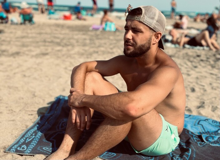 Homme 26 ans recherche femme ou couple