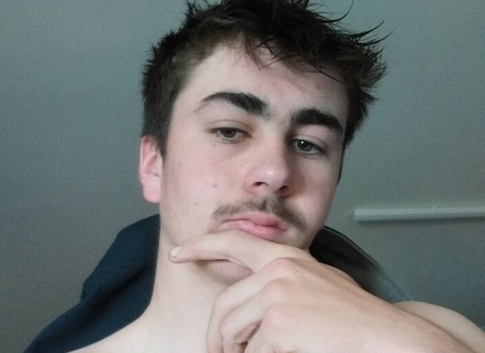 Homme à la recherche d'une femme