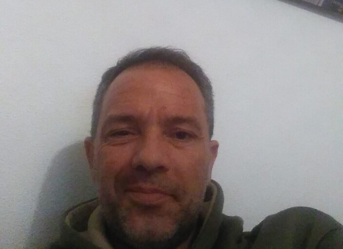 Homme célibataire prêt pour rencontre ou plus si.