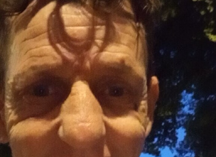 Cherche femme autoritaire pour vie stable. Je suis.