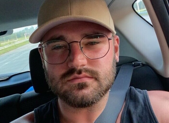 Cherche à discuter et peut être plus :)