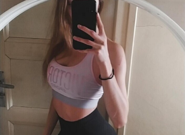 Jeune couple cherche jeune femme