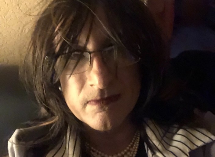 Travesti sophistiqué à faire obéir strictement