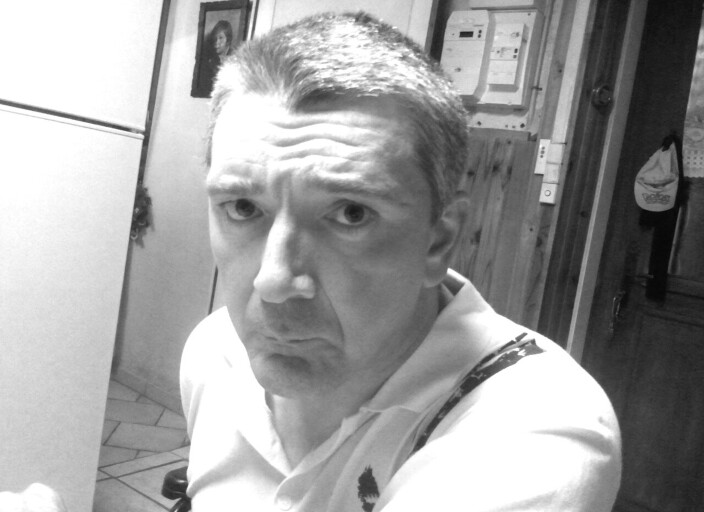 Homme en fauteuil
