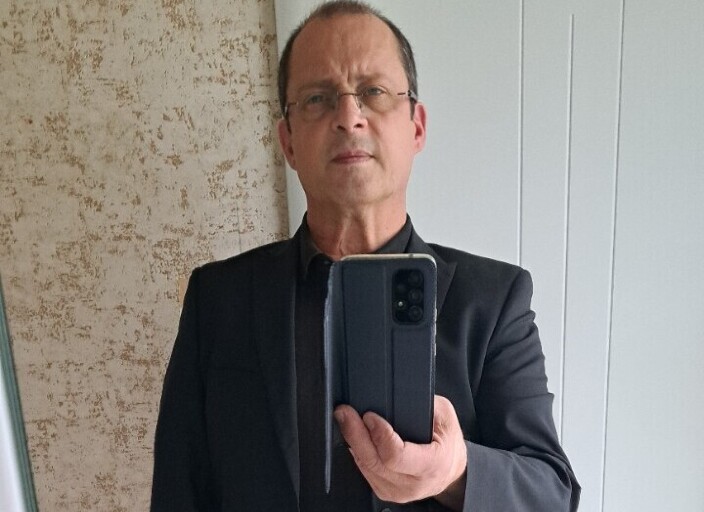 cherche femme pour amitié  ou plus dans la discre.