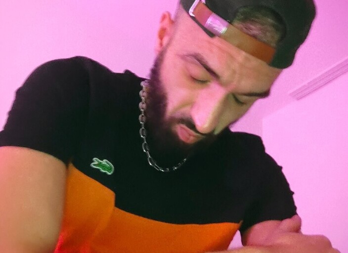 Cherche femme douce et très calme