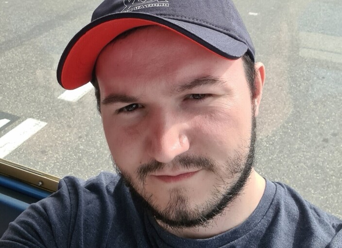 jeune homme en manque d'amour