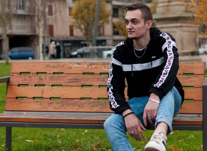 je recherche une personne afin de passer un bon mo.