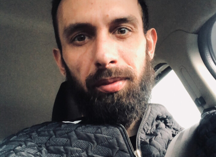 Homme à la recherche de moments agréables