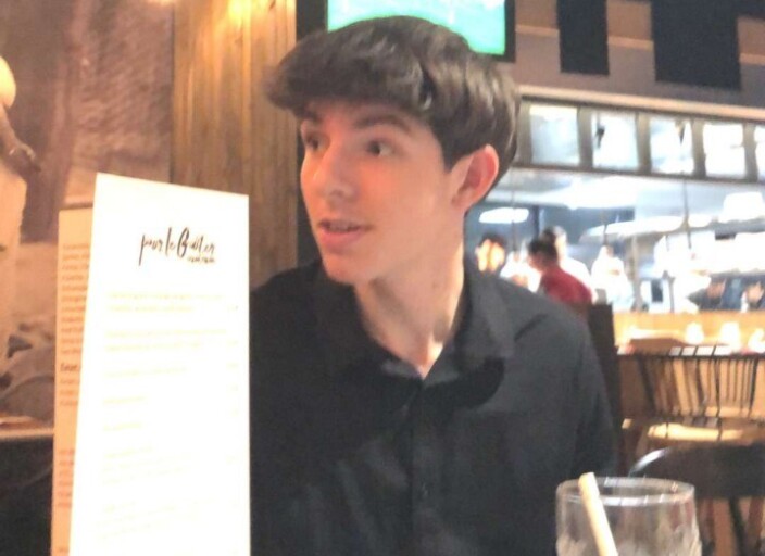 Jeune homme de 18 ans, recherche femme hétéro
