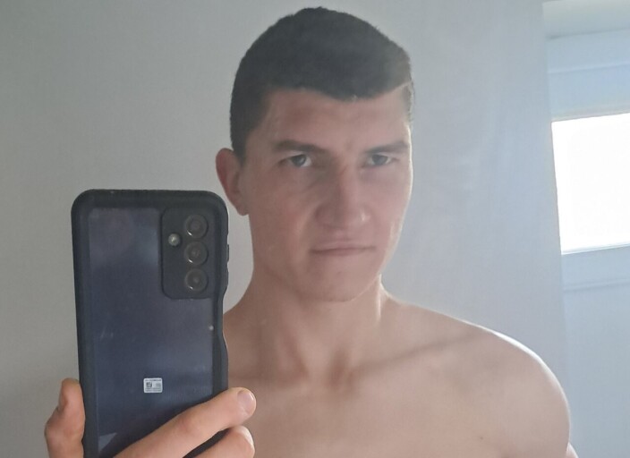 Homme hétéro-curieux actif chercher sexfriend fe.