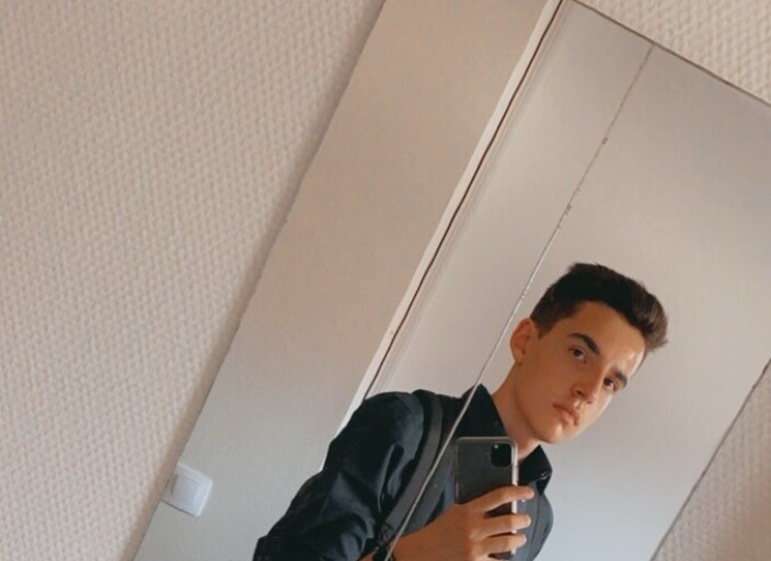 Recherche une femme pour plus si affinité hésite.