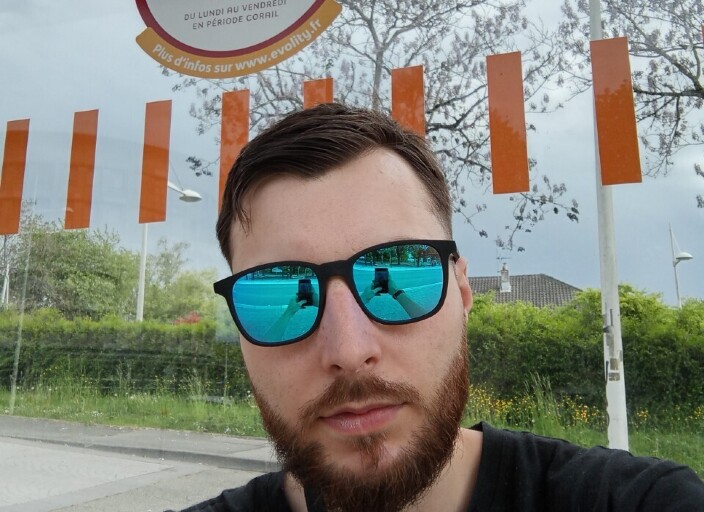 Cherche une personne pour s'amuser sans prise de t.