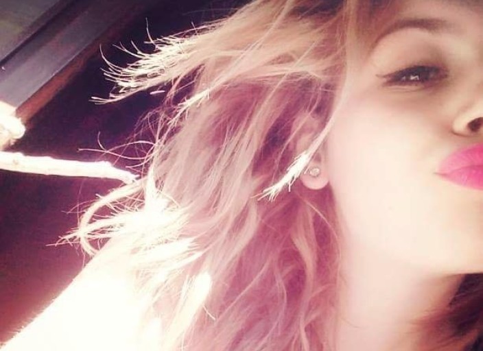 Couple femme bi recherche une jeune femme pour nou.