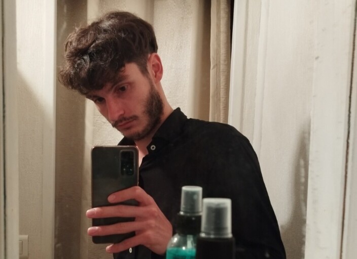 Je cherche à faire des rencontres, discuter et m'.