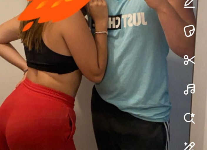 Beau couple de sportifs cherche femme pour s’amu.