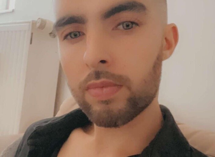 Recherche une fille, sympa, gentille, drôle. Avec.