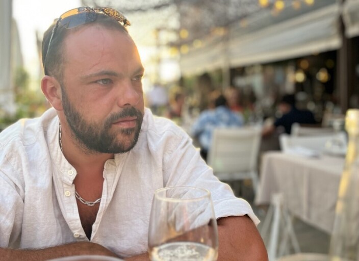 recherche une fille pour passer une bonne soirée .