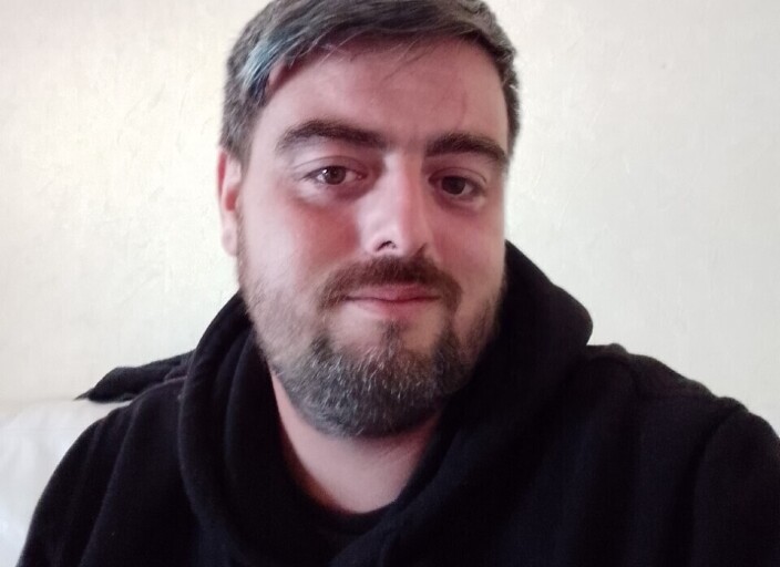 bonjour, célibataire de 32 ans, ici pour m'amuser.