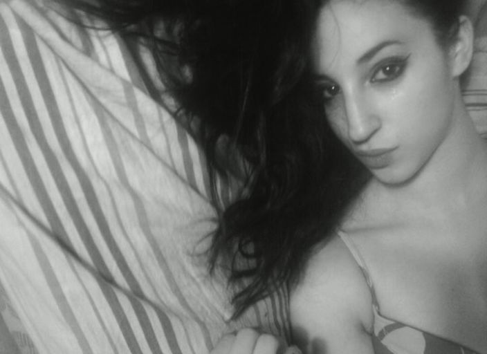 Jeune fille seule chercher experience lesb