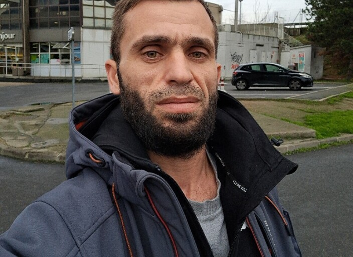 Bonjour, je cherche femme ou couples, très discret