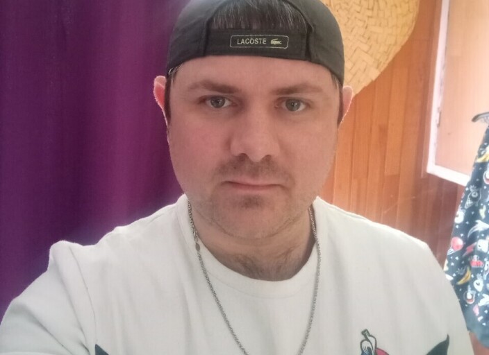 cherche à faire des rencontres et pourquoi pas pl.