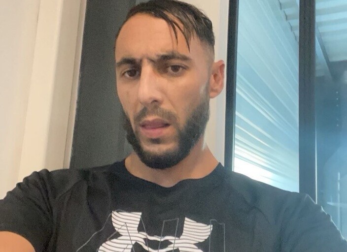 Jeune Homme bg
