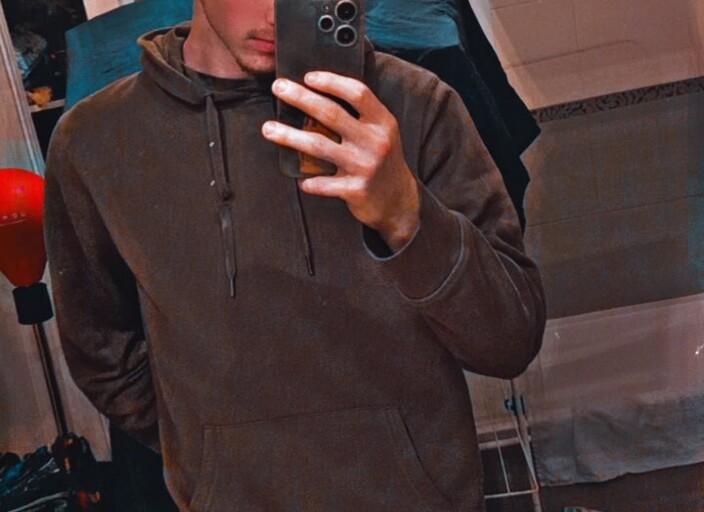 cherche une fille pour s amusé, parler, et envoye.