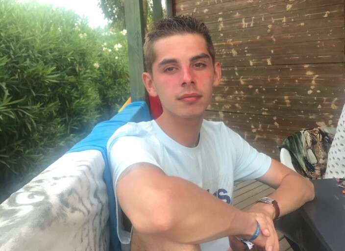 Salut ! Venez discuter.