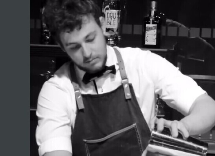 Je suis jeune, rigolo et barman