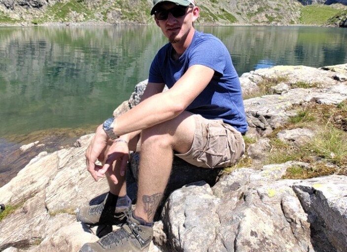 jeune homme bien élevé recherche moment de partage