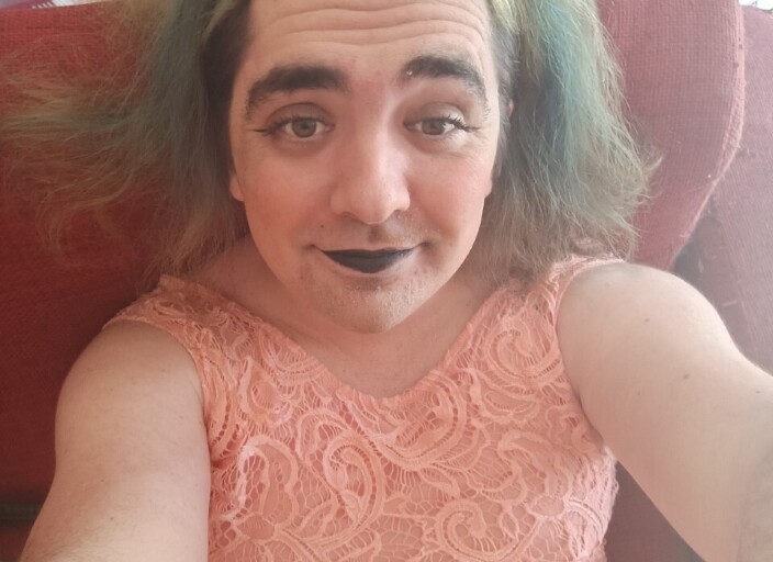 Bonjour, je recherche à m'amuser principalement, .