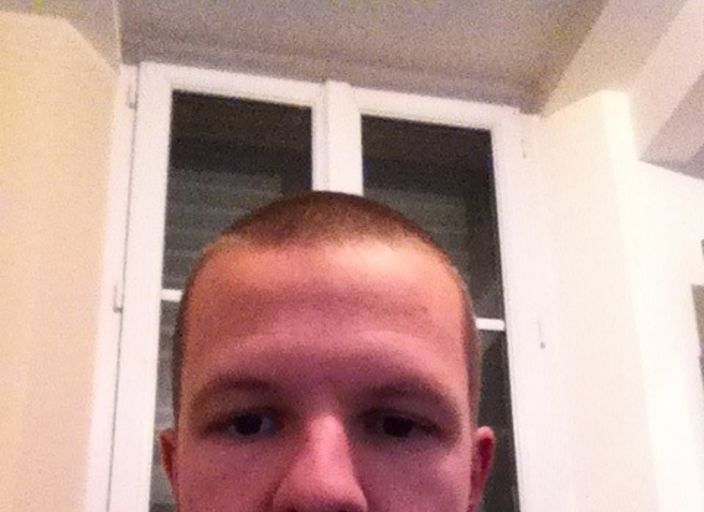 Homme en couple cherche femme pour relation discr.