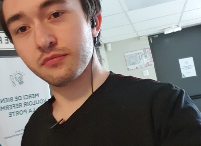 Recherche amitié voir plus 😊