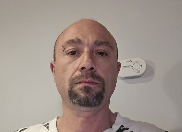 gars bi recherche à s'amuser