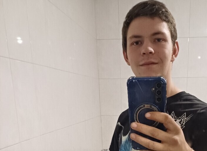 je cherche des filles cool qui pourraient m'aider .