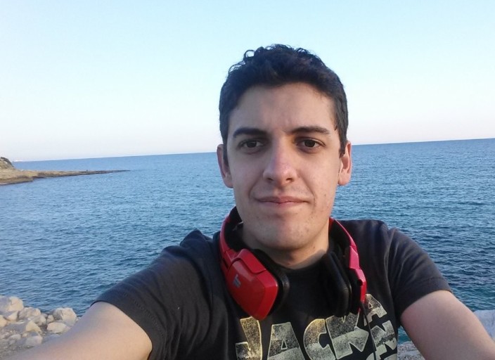 Jeune homme de 23 ans à la recherche de nouvelles.