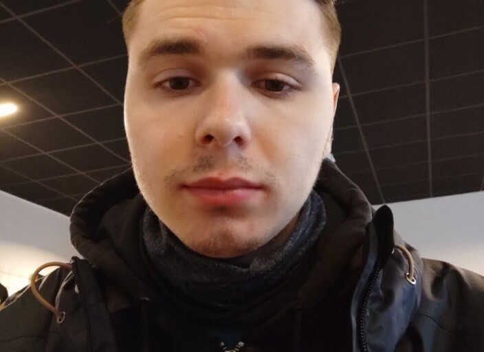 cherche à explorer sa sexualité